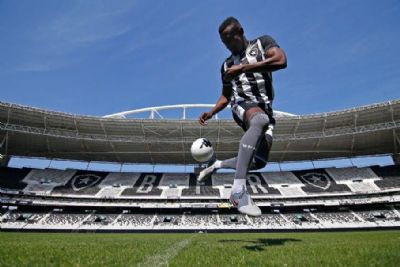 Sport/Football : Salomon Kalou officiellement présenté par le club brésilien de Botafogo