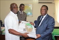 Elections partielles du 21 Juillet  : la CEI remet des affiches et des spécimens de bulletins aux candidats