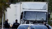 France: au moins 84 morts à Nice, l’état d’urgence prolongé de 3 mois