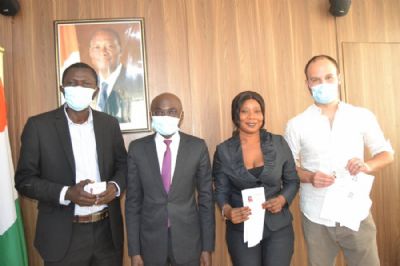 Remise des cartes d’accréditation aux journalistes et correspondants de la presse étrangère en Côte d’Ivoire : Sidi Touré appelle à une plus grande vigilance et un professionnalisme renforcé en 2020