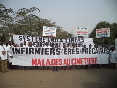 Protestation des infirmiers de Côte d’Ivoire pour la reconnaissance du grade de licence