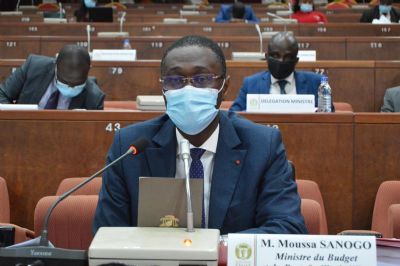 Amélioration de l’accès à l’électricité, riposte contre la Covid-19 : Moussa Sanogo bénéficie du soutien des sénateurs