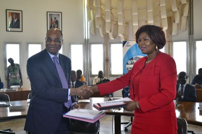 La CRRH-UEMOA met 25 milliards issus de son dernier emprunt obligataire à la disposition de 5 banques