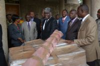 Le Président de la République offre livres et médicaments à l’Université et au CHU de Cocody