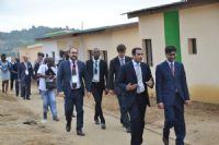 Forum de la finance islamique: les financiers visitent le chantier de logements sociaux de Bingerville