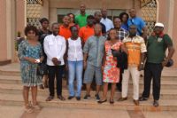 Les étudiants de l ’ESA (génération Lokpo)  prépare un dîner gala