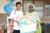 Une ex-ministre et les femmes de Caréna débarquent dans une pouponnière