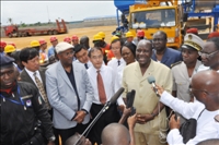 En visite  sur des chantiers / Le Premier ministre Duncan analyse :	 ‘‘Les gens sont de moins en moins nombreux à croire à l’émergence en 2020 mais...’’