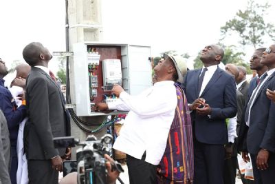 Electrification rurale: les localités de Bellakro et de Lengbe-Kouadiokro mises sous tension électrique