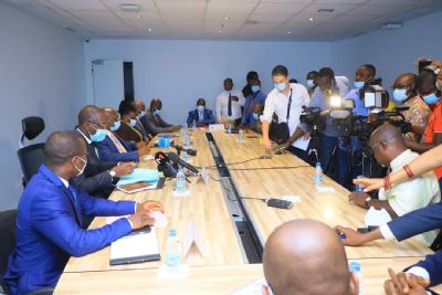 Suspension des hausses du prix de l’huile et du pain