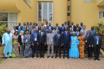 Des administrateurs fiscaux et douaniers de l’UEMOA réfléchissent à des stratégies d’évaluation des dépenses