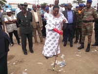 Salubrité urbaine / Opération ‘’balaie devant ta porte’’ : Anne Ouleto veut interdire les sachets plastiques