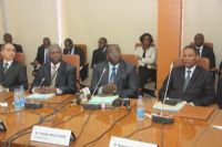 Bceao/Réunion du gouverneur avec les présidents des associations professionnelles des banques et établissements financiers (APBEF): la gratuité pour certains services bancaires de l’UEMOA adoptée