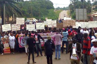 Une marche pour le maintien de Samy Merhy à la maire de Lakota