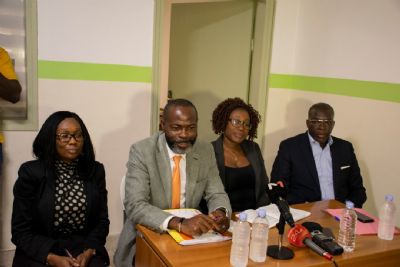 Opération de démantèlement de panneaux publicitaires dans le District d’Abidjan : l’avocate des Afficheurs dénonce 