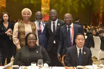 A l’occasion d’un banquet d’accueil offert par le Parti Communiste Chinois, Madame le Directeur Exécutive Adjoint chargée  des Relations Extérieures du RHDP, Anne Ouloto, prend la parole au nom des Partis politiques africains invités en Chine