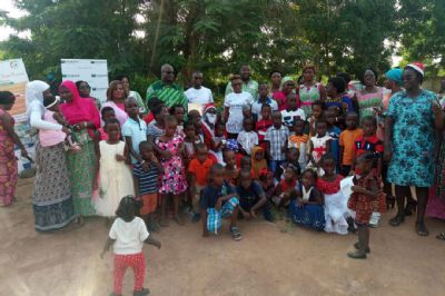Orabank Côte d’Ivoire aux côtés de l’Association des sages-femmes de San-Pédro (ASFI) pour  partager la magie de Noel à 200 enfants