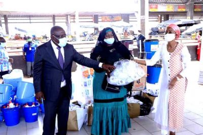 Coronavirus : La ministre Bakayoko-Ly Ramata invite les femmes de Koumassi à appliquer les mesures préventives