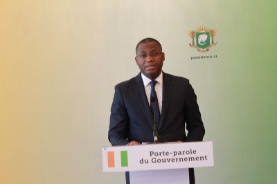 Côte d’Ivoire : les manuels scolaires contenant des erreurs ont été « corrigés» et seront sur le marché