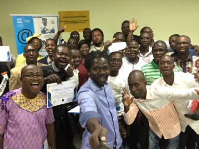 Utilisation des réseaux sociaux et  développement des médias numériques :50  journalistes à l’ère du digital