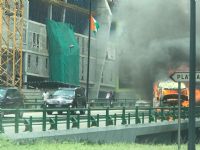 Un camion de marchandises prend feu sur le pont FHB au Plateau