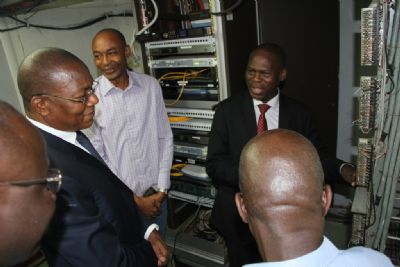 Le ministre Bruno Koné s’imprègne des conditions de travail des agents de Radio Côte d’Ivoire