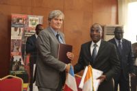 Contrat de Désendettement et de Développement : deux protocoles financiers portant sur l’appui budgétaire 2016 et la mise en place d’un Centre National de Calcul signés