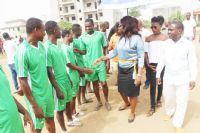 Tournoi de la fraternité à Cocody-Bessikoi / Noël Affoué Delphine, représentant le maire, aux jeunes : « Créez vos entreprises, l’Etat ne peut plus absorber tous les jeunes »
