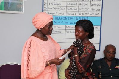 Crises ivoiriennes : 43 victimes de la région de la Nawa indemnisées par la Ministre Mariatou Koné.