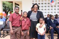 JEA 2015 : ​L​a ministre Anne Ouloto aux côtés des enfants du Centre de resocialisation de Dabou