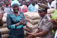 BEDIALA : la Ministre Mariatou KONE soulage les populations sinistrées 	et célèbre la cohésion retrouvée dans le canton Kouhon