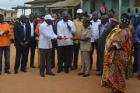 Production d’attiéké: Ouattara offre 5 millions de FCFA aux femmes de Brofodoumé