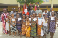 Médard Doho offre un arbre de Noël aux élèves de la Riviera II