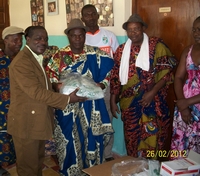 Regions / Alépé: Obrou Adico Jean baptiste offre du matériél médical  au centre  de santé de Monga