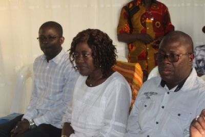 Incendie de Bassam: La Ministre Mariatou Koné remet au nom du Gouvernement 9 millions aux 5 familles endeuillées