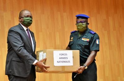 Coronavirus : le ministre d’État Hamed Bakayoko lance l’opération de distribution gratuite des masques de protection