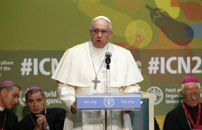 Le pape appelle à un changement de comportement face aux conflits et changements climatiques
