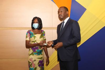 Plus de 2000 jeunes reçoivent leurs permis de conduire de l’Agence Emploi Jeunes