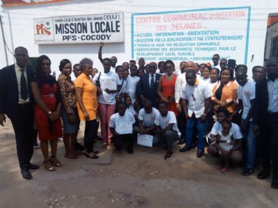 Création d’emplois : 60 jeunes de Cocody reçoivent des chèques