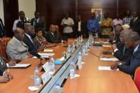 Le PM Duncan explique la mesure d’interdiction des sachets plastiques en Côte d’Ivoire