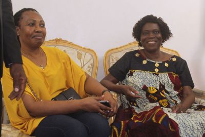 Simone Gbagbo «dans la joie», «attend le plus rapidement possible» son époux en Côte d’Ivoire