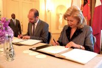 Lutte contre le travail des enfants : la Première dame et la Fondation ICI signent un accord de partenariat