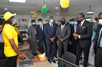 Le ministre Bruno Koné inaugure le premier bureau de poste digital à l’Université de Cocody