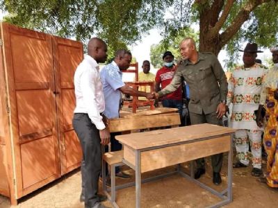 Deux mille tables-bancs remis aux écoles primaires publiques de Vavoua