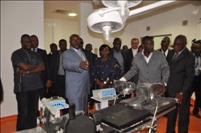 Visite du chantier de l’hôpital Saint Joseph Moscati de Yamoussoukro, le Premier Ministre Duncan : « Ce sera un bel ouvrage »