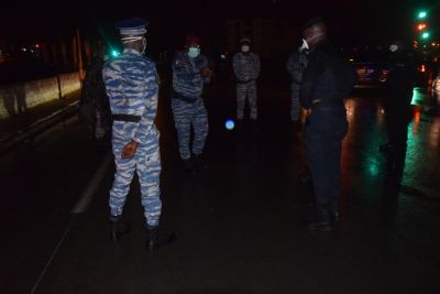 Côte d’Ivoire: la police assiste 21 personnes et fait 19 interpellations dans la période du couvre-feu