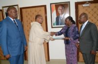 La ministre Raymonde Goudou Coffie à Mgr Ahouana : Nous sommes prêts à jouer notre partition