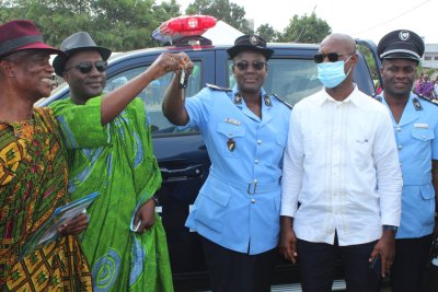 Abobo-baoulé: la Génération Dougbô fait un don de matériel roulant et sanitaire à deux structures