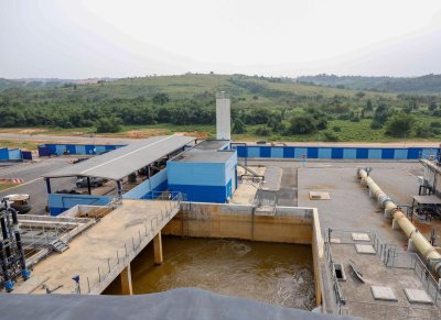 Accès à l'eau potable : l'usine de traitement d'eau potable de la lagune Aghien à Anyama Débarcadère, d'une capacité de 150 000 m³/jour, achevée