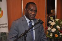 Le Conseil coton-anacarde offre du matériel à des pépiniéristes privés